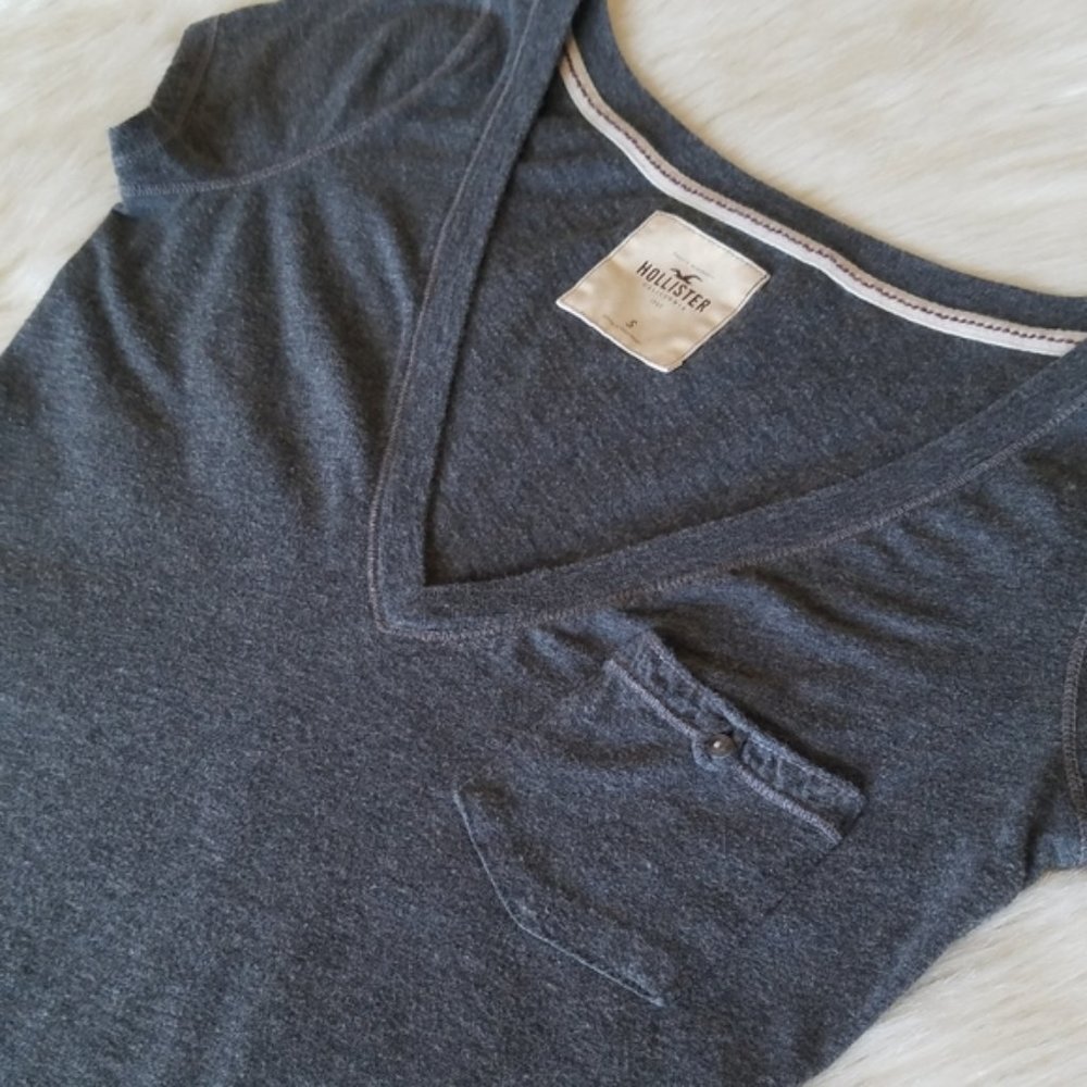 Hollister- Gray V Neck Short Sleeve Tee (Small) - Picture 1 of 8